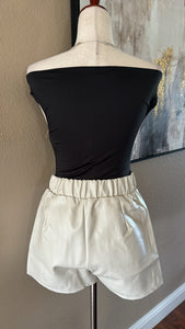 NANCY high waisted faux leather shorts