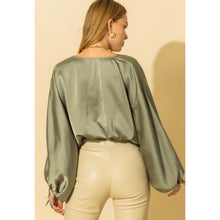 Load image into Gallery viewer, BENEZIA satin blouse