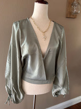 Load image into Gallery viewer, BENEZIA satin blouse